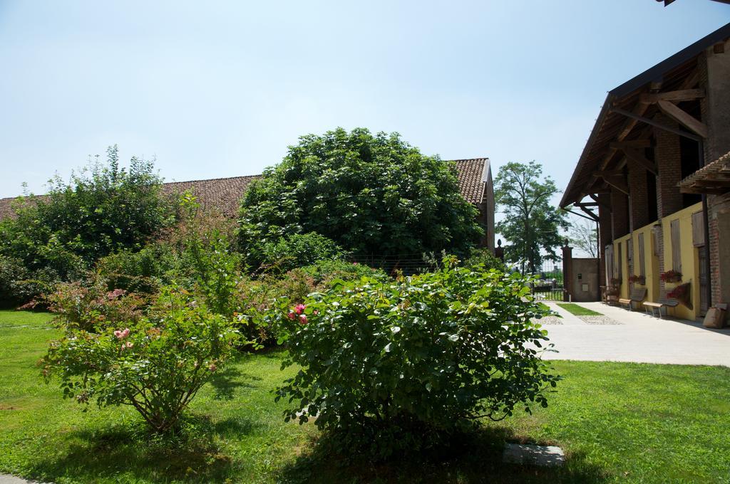 Bed and Breakfast Cascina Delle Mele Виттуоне Экстерьер фото