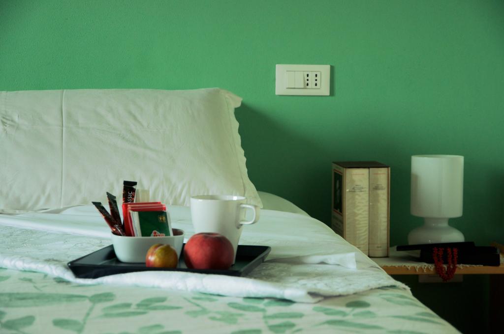 Bed and Breakfast Cascina Delle Mele Виттуоне Экстерьер фото