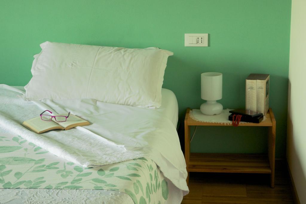 Bed and Breakfast Cascina Delle Mele Виттуоне Экстерьер фото