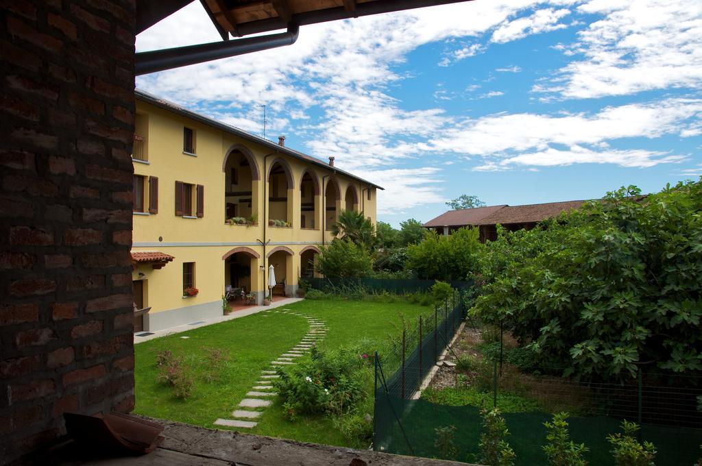 Bed and Breakfast Cascina Delle Mele Виттуоне Экстерьер фото