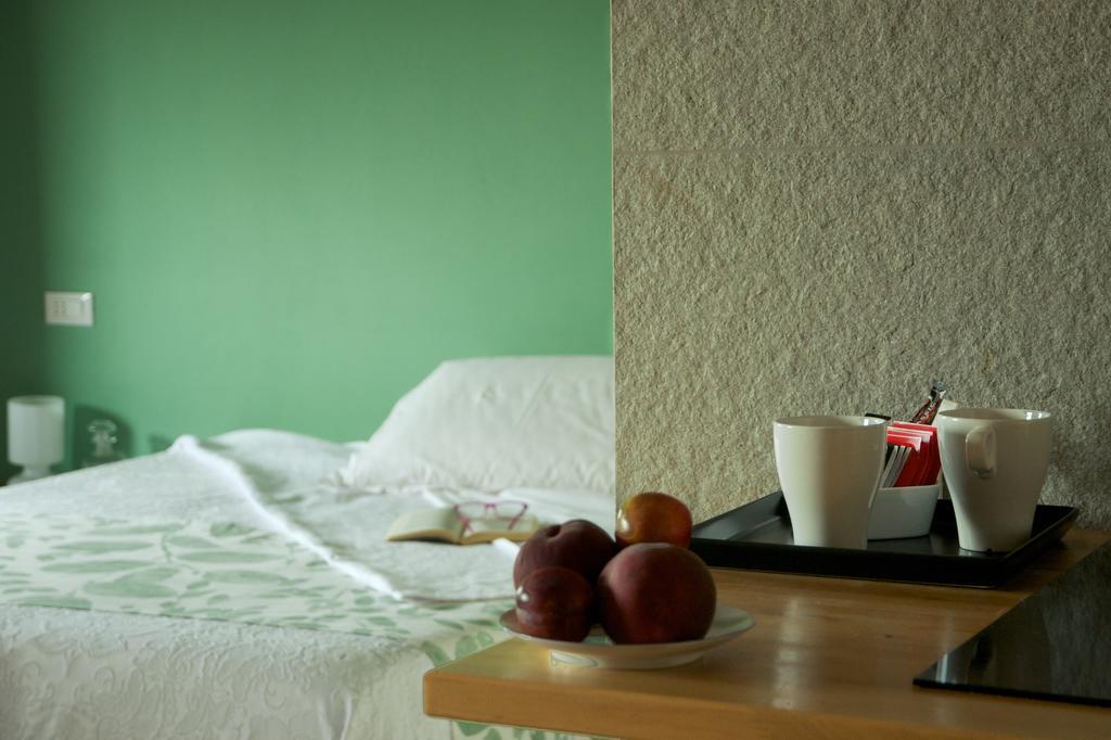 Bed and Breakfast Cascina Delle Mele Виттуоне Экстерьер фото