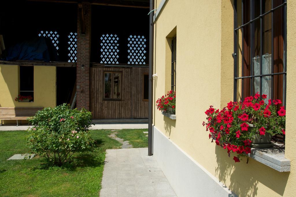Bed and Breakfast Cascina Delle Mele Виттуоне Экстерьер фото