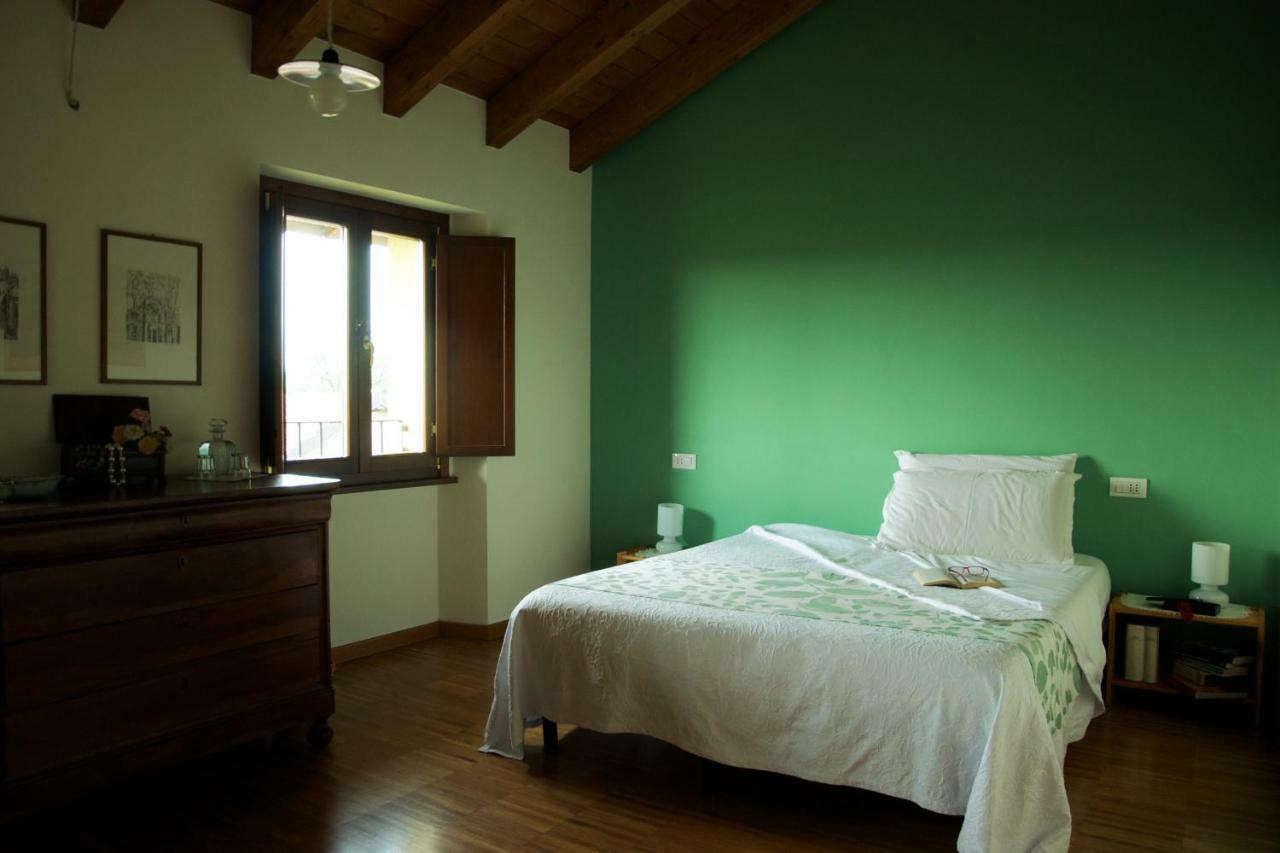 Bed and Breakfast Cascina Delle Mele Виттуоне Экстерьер фото